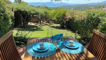 House, 3 Bedrooms, Smoking, Balcony | Garden