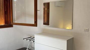 House, 3 Bedrooms, Smoking, Balcony | 3 bedrooms