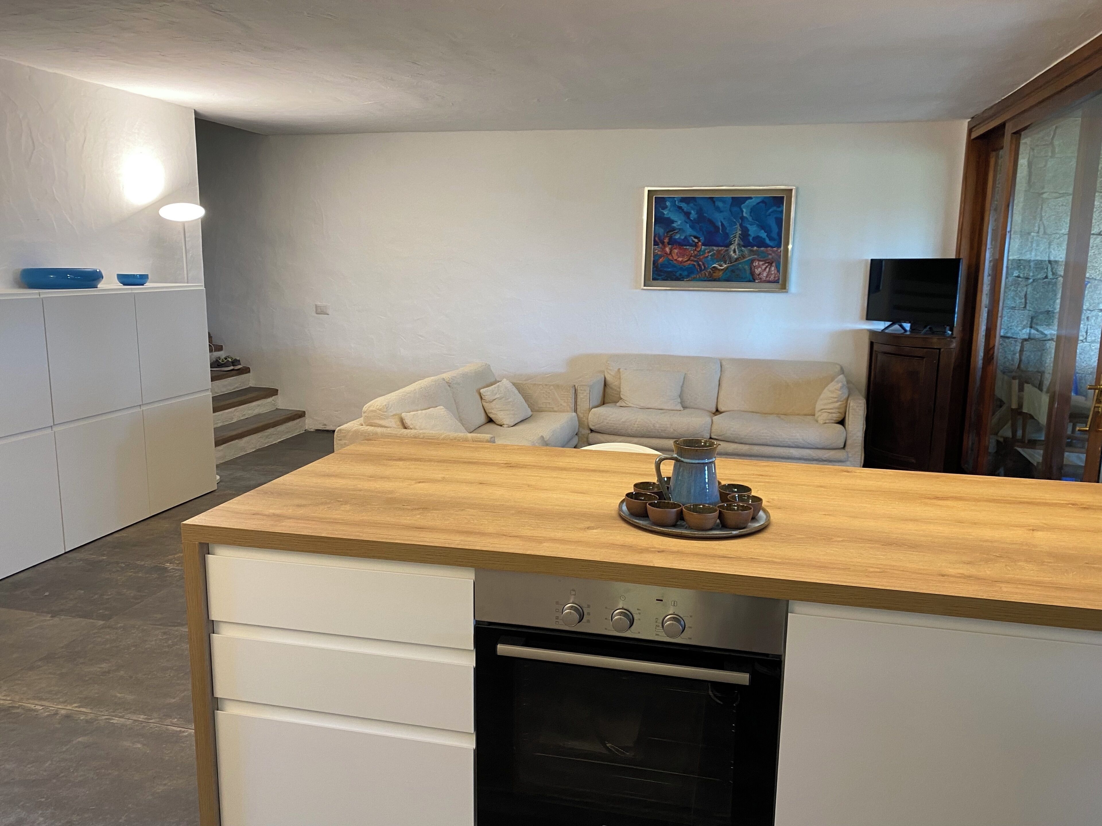 House, 3 Bedrooms, Smoking, Balcony | Living room | Books