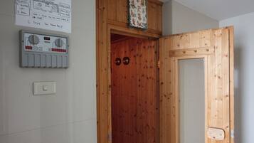 Apartment, 2 Bedrooms, Accessible, Balcony | Interior