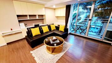 Apartment, 2 Bedrooms, Accessible, Balcony | Living area