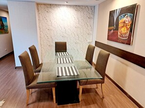 Dining - 3B - 2 Bedroom Downtown Apartment With Shared Pool (Bangkok)