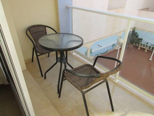 Apartment With Comunity's Pool, Ideally Located Between The Sea and City Center
