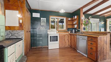 Fridge, microwave, dishwasher, toaster