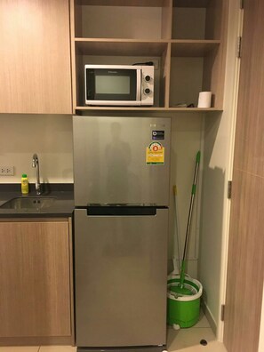 Apartment, 1 Bedroom, Accessible, Balcony | Private kitchen