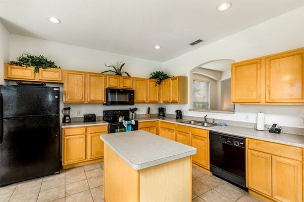 Villa, 4 Bedrooms, Private Pool, Garden View | Interior