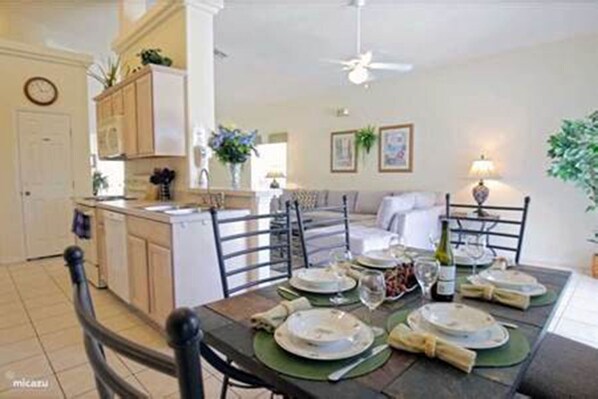 Villa, 4 Bedrooms, Private Pool, Garden View | Dining room