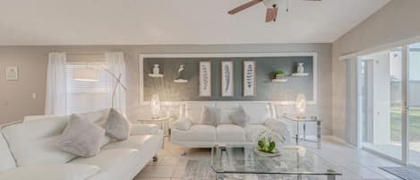 Villa, 3 habitaciones, alberca privada, vista al jardín | Área de sala de estar