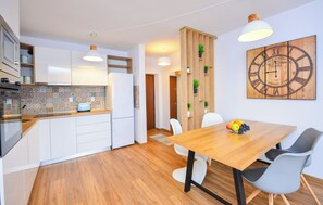 Apartment, 2 Bedrooms, Smoking, Balcony | Private kitchen