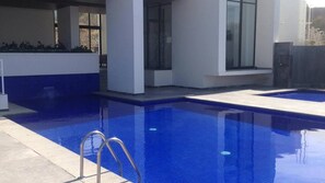 Kolam renang terbuka