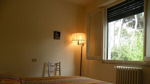Rumah, 3 kamar tidur, patio, pemandangan kebun | 3 kamar tidur, setrika/meja setrika, dan seprai linen