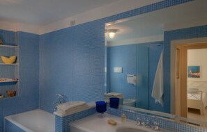 Maison, 3 chambres, patio, vue jardin | Salle de bain