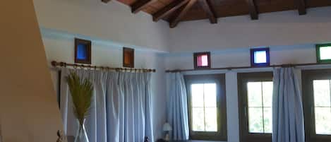 6 bedrooms, WiFi, bed sheets