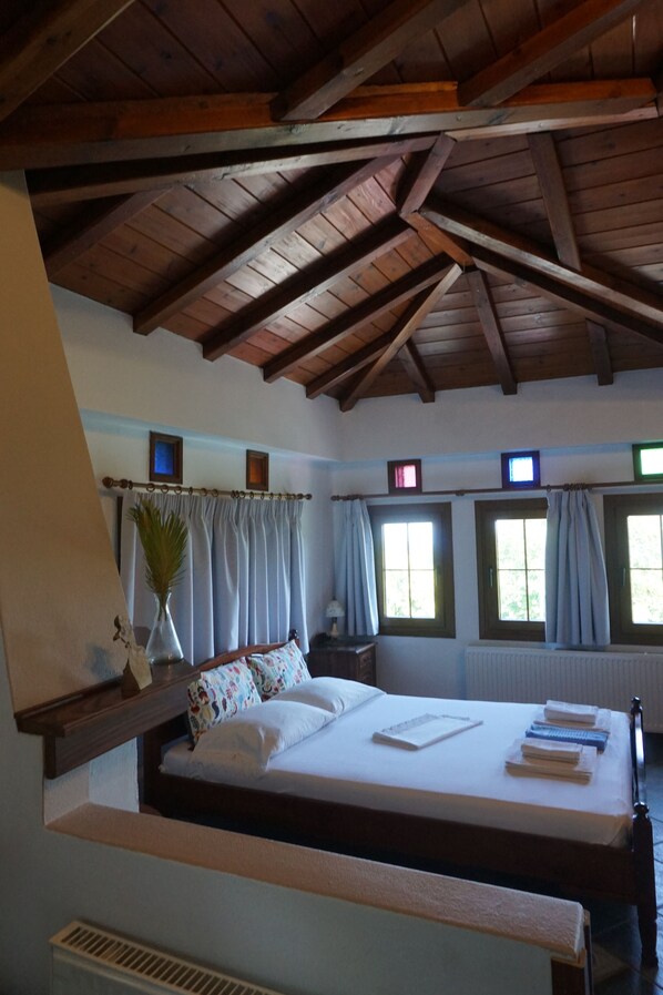 6 bedrooms, WiFi, bed sheets