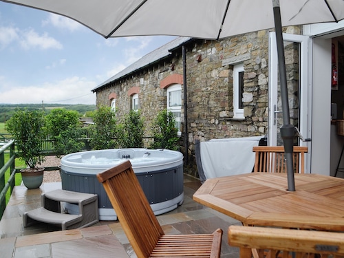 2 bedroom accommodation in Betws, near Ammanford