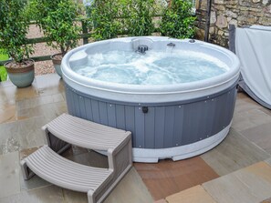 Outdoor spa tub - 2 bedroom accommodation in Betws, near Ammanford (Betws, near Ammanford)