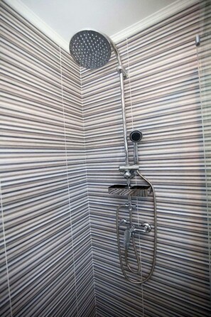 Casa, 2 habitaciones, Terraza, vista al jardín | Baño