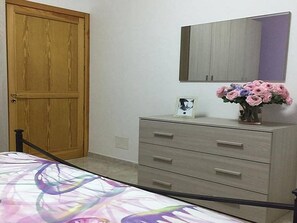 Ferienhaus, 2 Schlafzimmer, Raucher, Terrasse | 2 Schlafzimmer, Bettwäsche