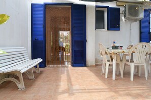 Huis, 2 slaapkamers, roken, terras | Dineren