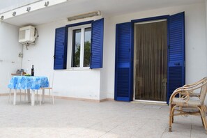 Huis, 2 slaapkamers, roken, terras | Buiten dineren