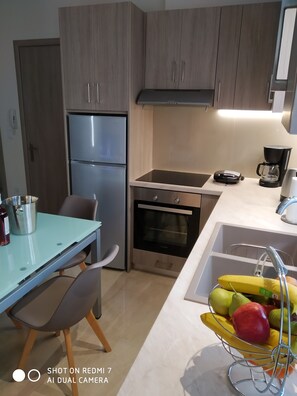 Apartment, 2 Bedrooms, Balcony, City View | Dining