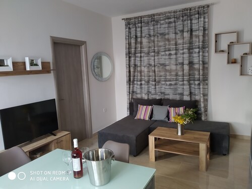 Fotaki's Home - Comfortable Newbuilt 2 Bedroom Home, 20 Meters From the sea