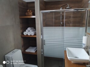 Apartment, 2 Bedrooms, Balcony, City View | Bathroom