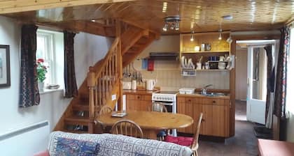 Morrone Cottage - Beautiful mountain cottage, large garden and wonderful views.