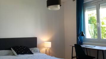 5 chambres, fer et planche à repasser, Wi-Fi, draps fournis