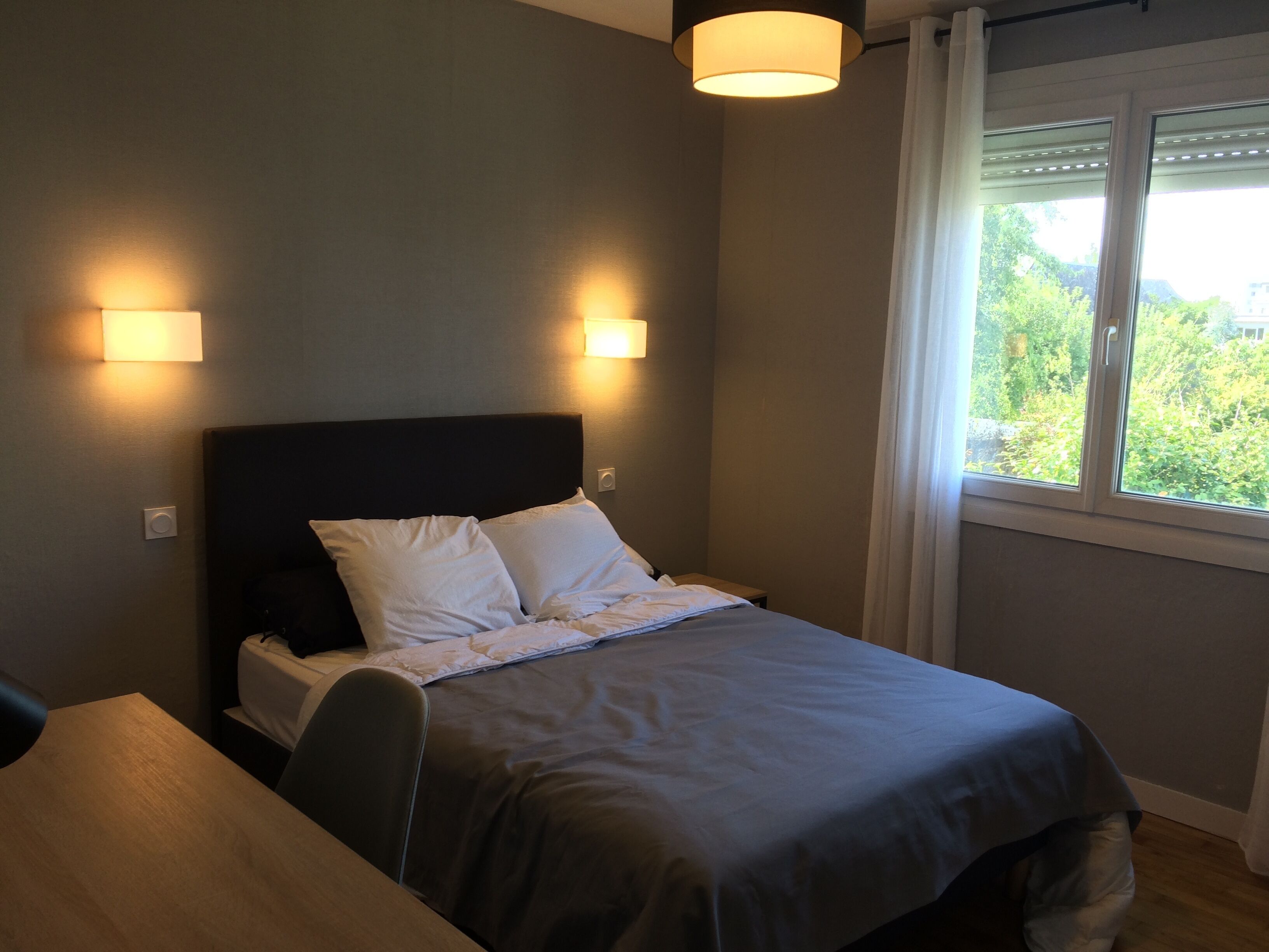 5 bedrooms, iron/ironing board, WiFi, bed sheets