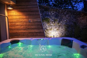 Bain à remous extérieur