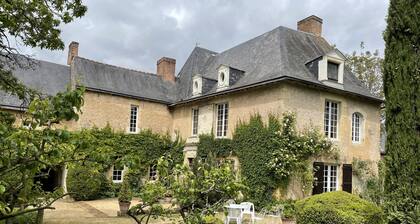 Charming suite, sleeps 4, in a quiet garden in Anjou