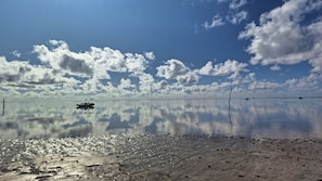 Beach nearby, white sand, beach towels, 10 beach bars - Pousada Maresia (São Miguel dos Milagres)