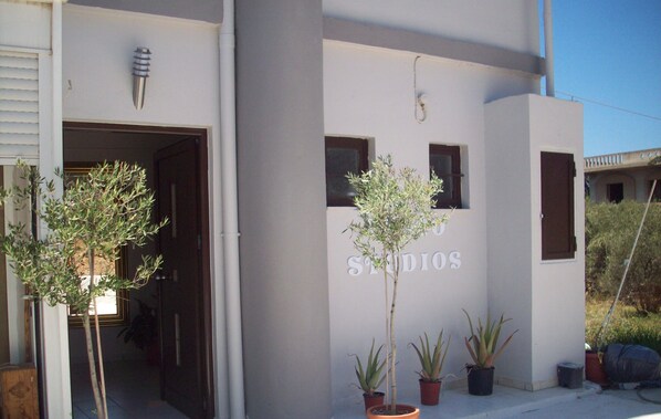Apartment, 1 Bedroom, Smoking, Balcony | Property entrance