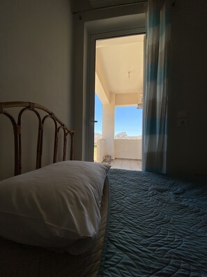 2 bedrooms, desk, soundproofing, iron/ironing board