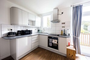 Mikroaaltouuni, uuni, liesi, astianpesukone