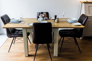 Dining - Luxury chalet in wonderful Pembrokeshire National Park, beach & coast path (Nolton Haven)
