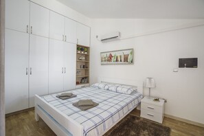 2 slaapkamers, een strijkplank/strijkijzer, wifi, beddengoed