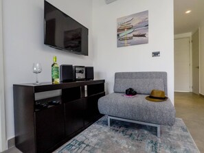 Condo, 2 Bedrooms, Balcony, City View | Interior