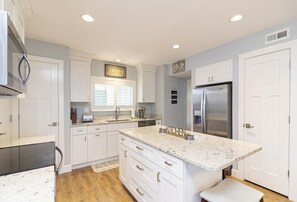 Fridge, microwave, oven, stovetop - Spacious Townhome on the Beach ~ Pool ~ Beach Boardwalk (Saint Augustine)