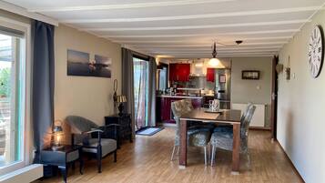 Chalet, 2 Bedrooms, Patio, Garden View | Interior