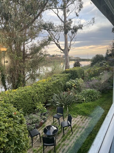 Private Beach House with amazing views of Shwan Lake and Twin Lakes Beach
