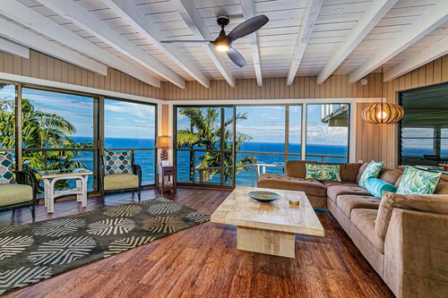 Paradise Bluff: Cliffside Home w/Gorgeous Ocean Views and Tropical Garden