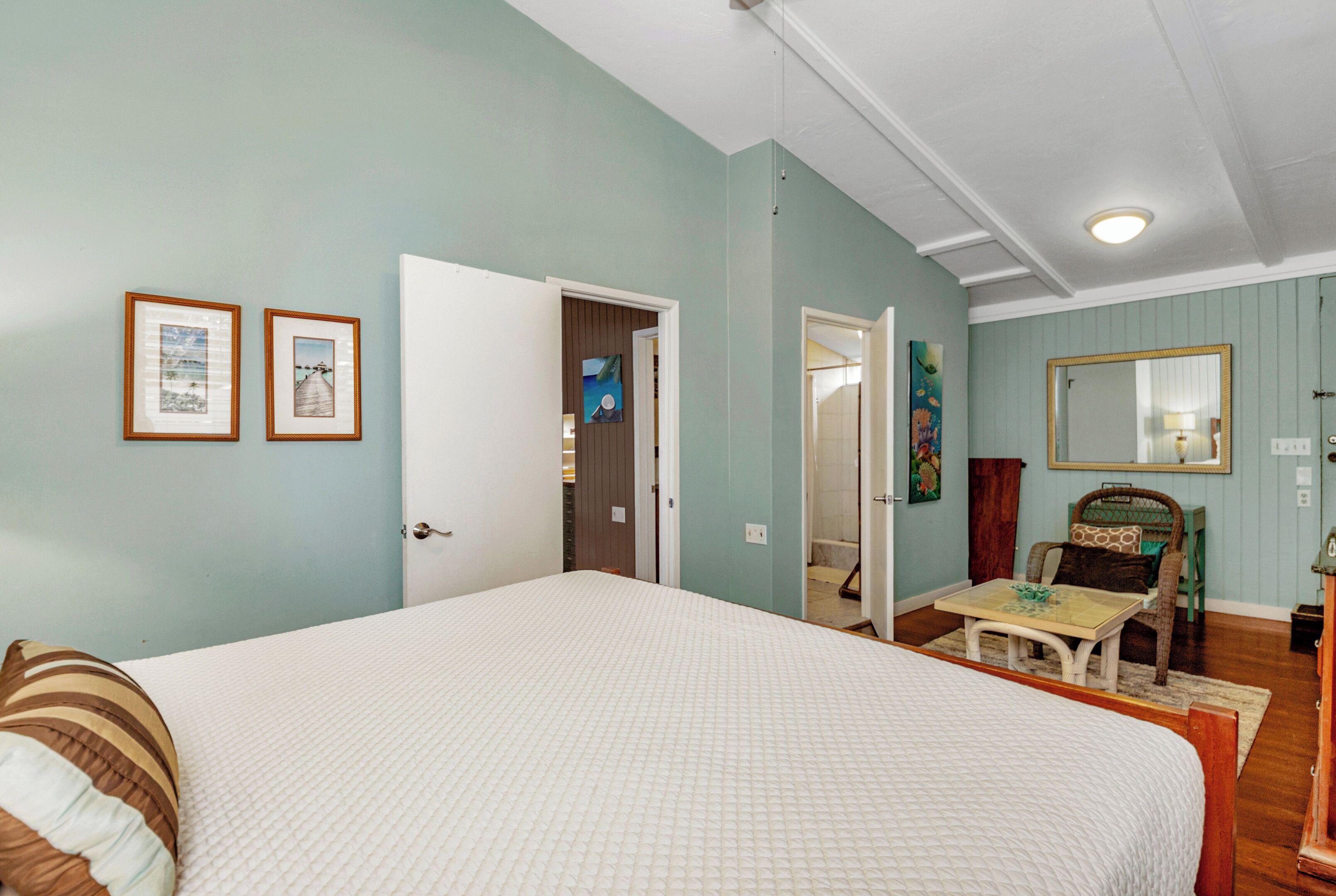 3 bedrooms, WiFi (free), bed sheets
