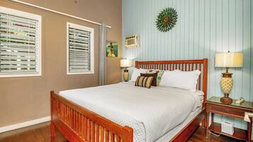 3 bedrooms, WiFi (free), bed sheets