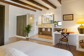 6 chambres, coffre-fort, fer et planche à repasser