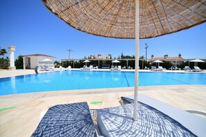 Piscine extérieure (ouverte en saison)