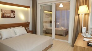 Minibar, wifi gratis y ropa de cama 