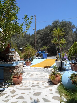 Apartment, 1 Bedroom, Balcony, Garden View | Property entrance