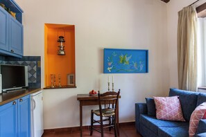Apartment, 1 Bedroom, Smoking, Balcony | Living area | Books